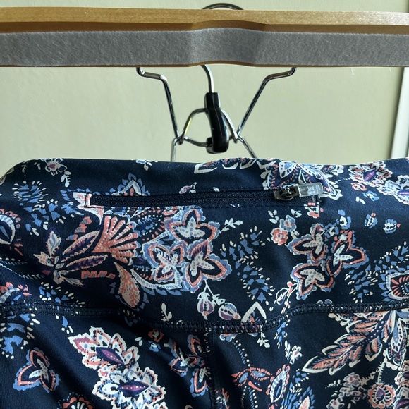 J. Jill fit performance floral print leggings - Picture 6 of 7